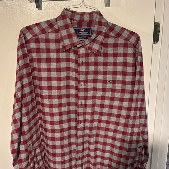 Vineyard vines flannel - Picture 1 of 3